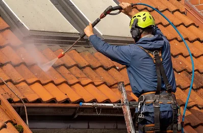 Démoussage et hydrofuge de toiture à Velaux